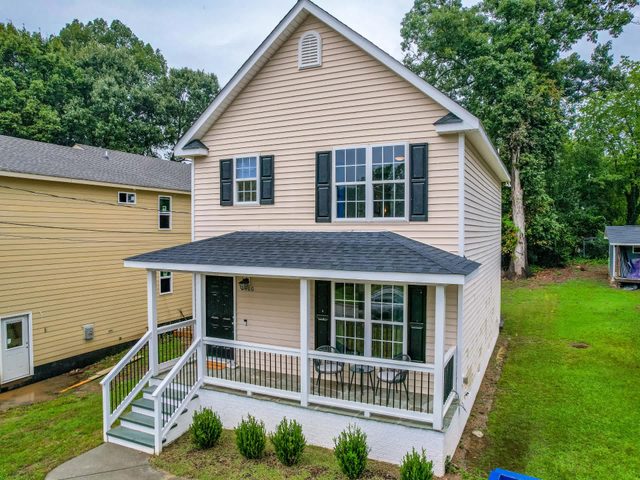 Raleigh Retreat: Fire Pit, Patio & Workspace