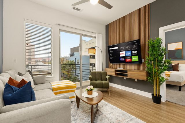 Central Flat: Pool|Free Parking|Walk to Riverwalk — San Antonio, TX