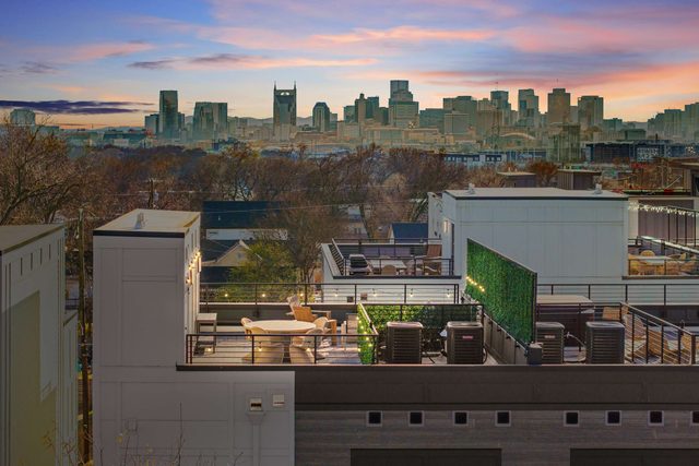 Minutes to Downtown | Skyline Rooftop Views