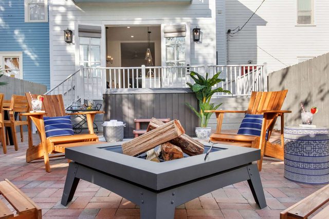 Savannah 5BR Retreat, Hot Tub, Near Forsyth