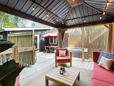 Pocono Lake Chalet | Fire Pit | Patio