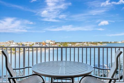 27FT Waterview Balcony, walk to Clearwater Beach! — Clearwater, FL