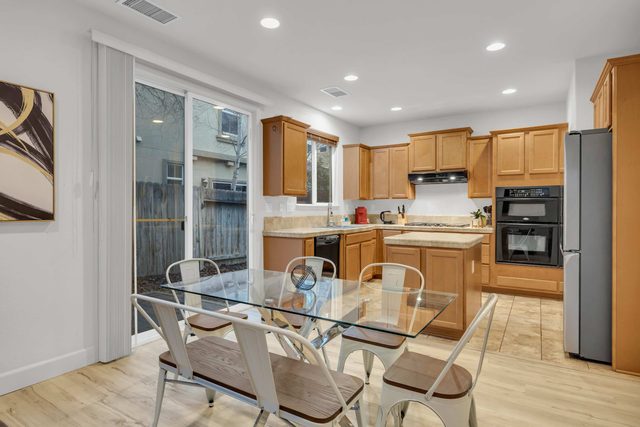 BlackSand/South Reno House/Sleeps 12/ Free Parking & Pets