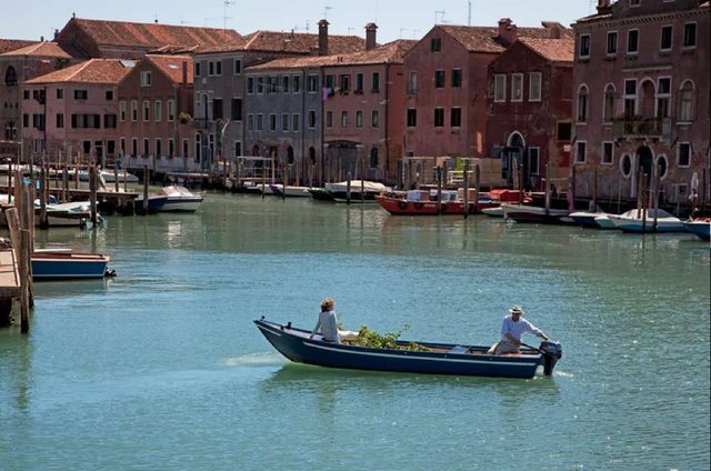 Palazzo Acqua Brillante, Magnificent and rare Venetian waterfront residence Near Ponte San Pietro