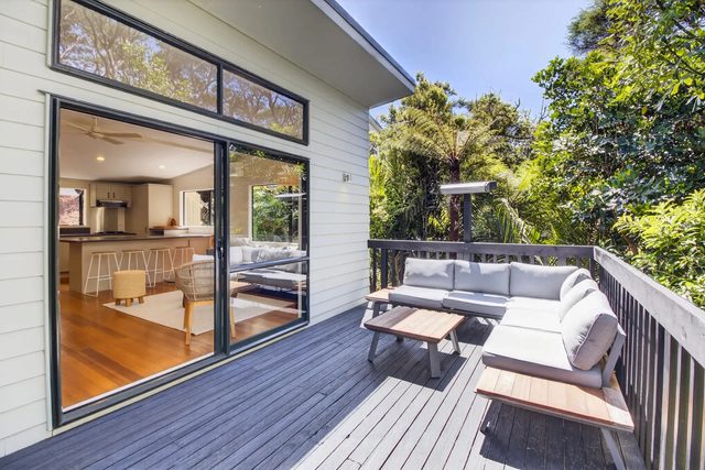 Easy Island Living at Onetangi