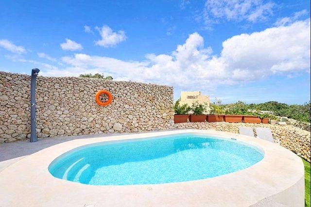 Peaceful Home with Private Pool and Rooftop Jacuzzi