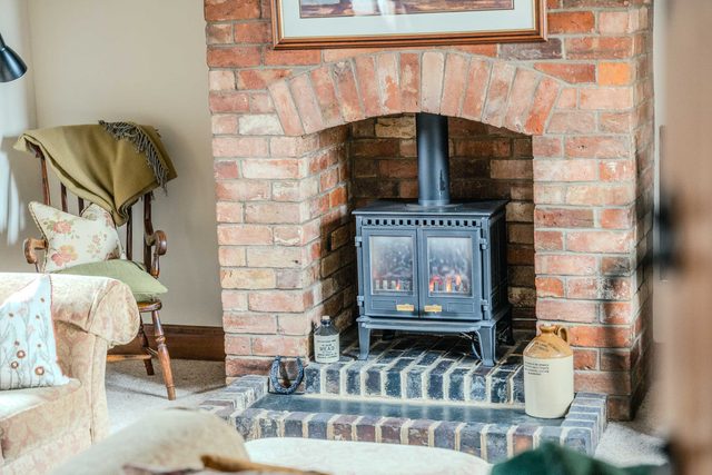 Cotswolds barn conversion with private garden — Dumbleton, England