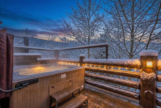 Deer Valley 2BR Condo w/Private Deck- Walk to Lift