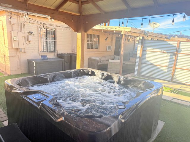 4BR 2BA Home Jacuzzi Mins from The UofA & Downtown — Tucson, AZ