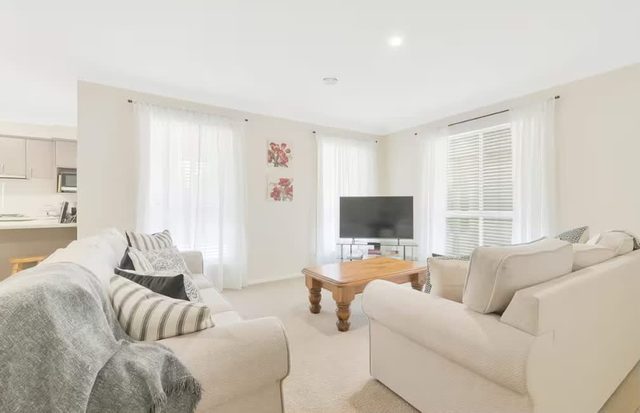 Prime on Piper - 3 Bed Home in Heart of Town