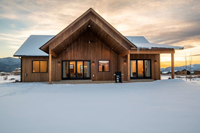 Teton Homestead: Gateway Lodge Near Jackson Hole