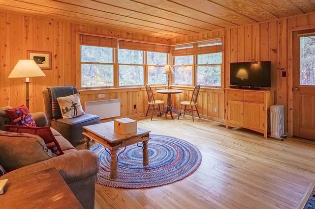 Jack and Elsie's Creekside Hideaway in Mazama