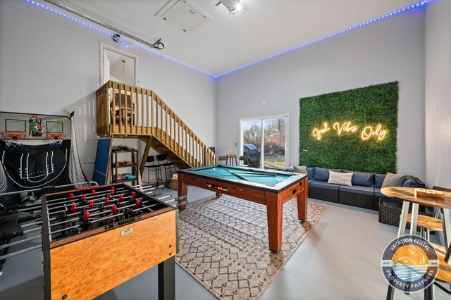 Group house for 16, game room and fire table