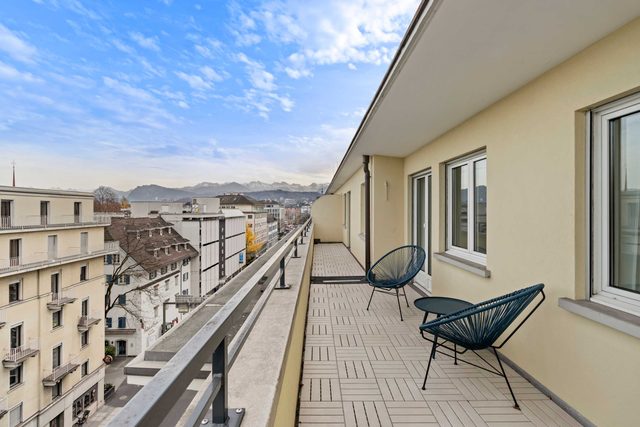2BR - Alps View Balcony - 5-Min Walk Old Town