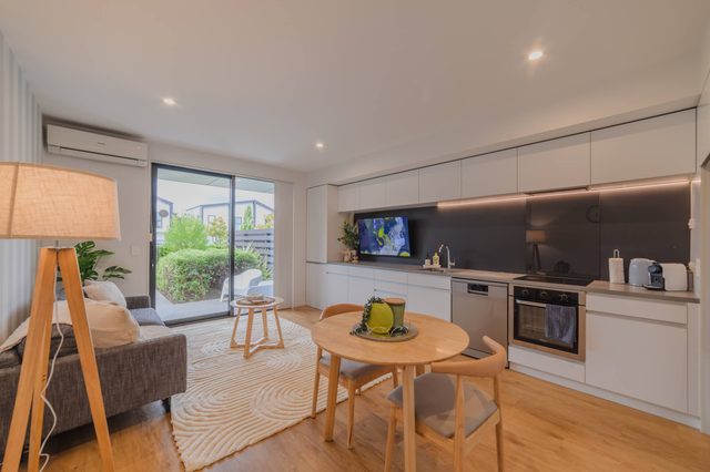 Sydenham | Patio + Free Parking Near CBD