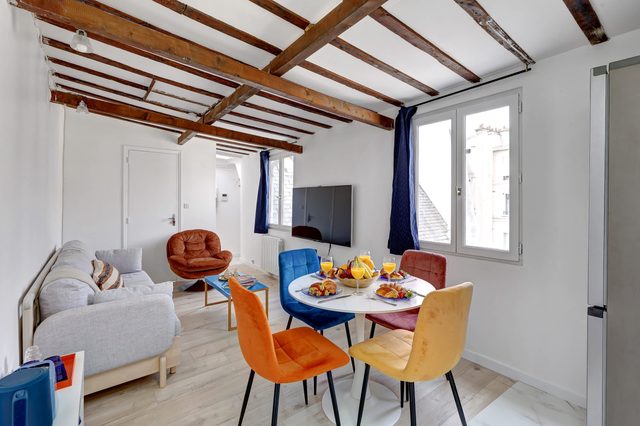 Chic 1BR Flat for 4 in Vibrant Montorgueil Area