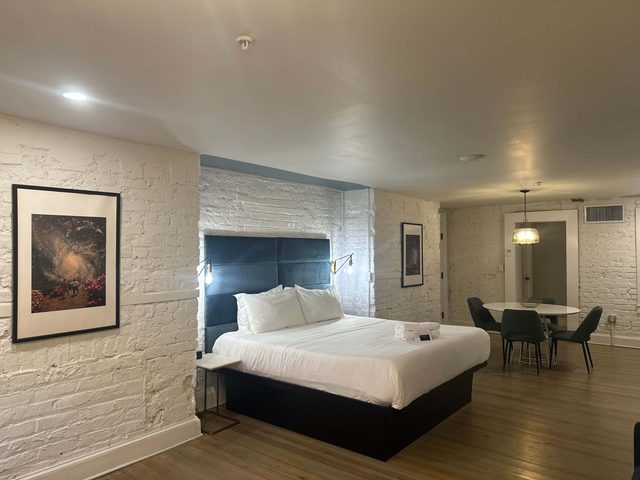 Stunning Suite with Kitchenette 1st Floor — Savannah, GA