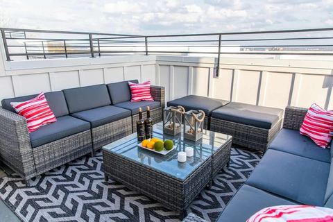 Hilltop Views • Sleeps 16 • Private Hot Tub — Nashville, TN
