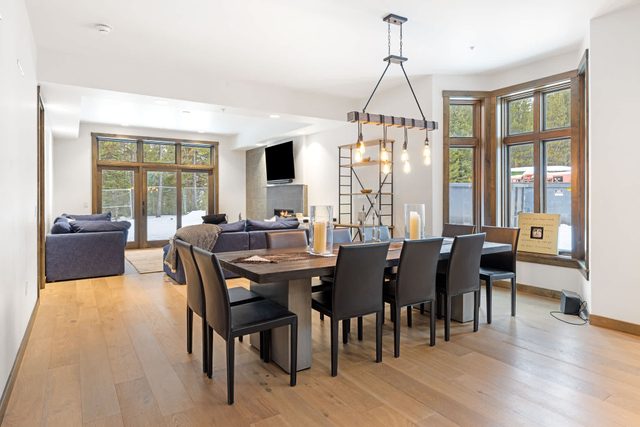 *New Listing* Modern 4 Bedroom Retreat w/ Hot Tub