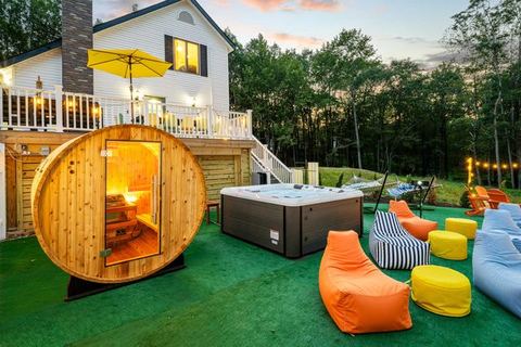 Poconos Lodge - Hot Tub•Sauna•Game Room•Fire Pit