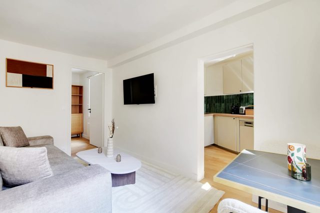 A Modern 1-BR in Les Gobelins