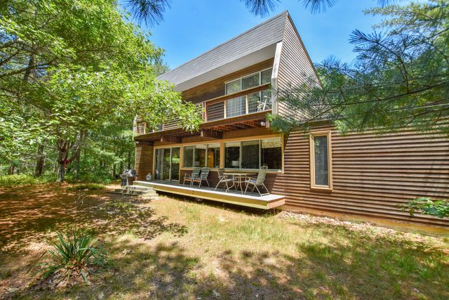 Architectural modern home 5 mins to beach!
