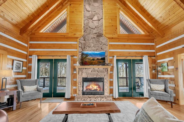 Hot Tub Hideaway | Beech Mountain Chalet