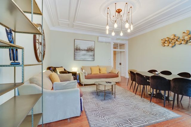 Chiado | 5 Bedrooms + 3 Baths | 2 Parking Spots