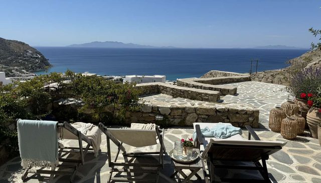 Scenic Stylish 2 Bd House Facing the Sea