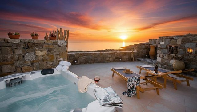 Intimate Mykonos Luxury Suite w Jacuzzi & Sea View