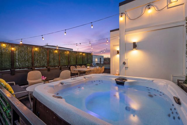 Hot Tub Hang Grill Parking Views of Downtown