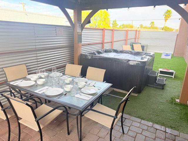 Modern 2BR/2BA Tucson Home w/ Jacuzzi Unit 1 — Tucson, AZ