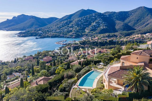 Villa with pool and panoramic sea view - sleeps 8