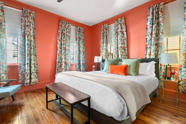 Colorful House w. Outdoor Space + Parking