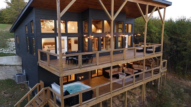 Wild Turkey Overlook - Two Decks, Incredible Views, Hot Tub!
