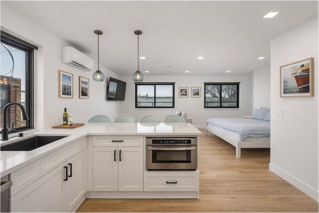 Stylish Downtown Studio Apartment w/ Free Parking
