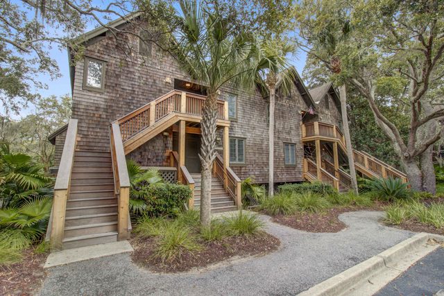 Second-floor villa with great lagoon views - steps from the beach — Kiawah Island, SC