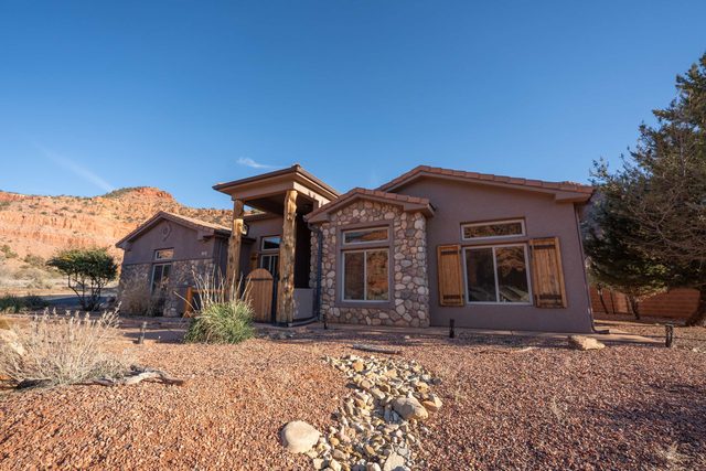 Mountain Views, Pool, Hot Tub, Hiking, Near Zion.