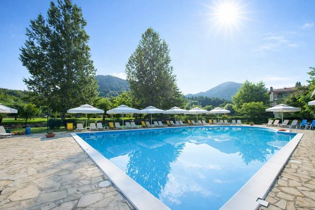 Agriani Hotel - Cozy Poolside Quad Room