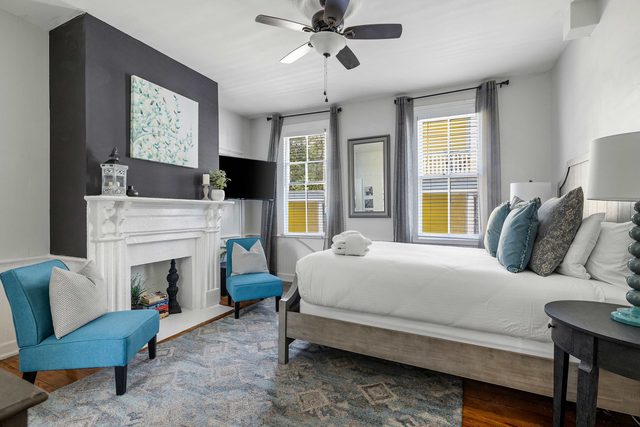 Spacious & Modern 4bd, 2 blocks to King!