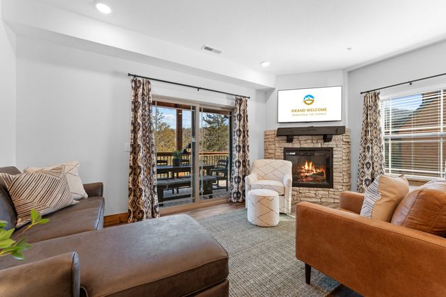 Timber Creek Retreat Hot Tub — Hollister, MO