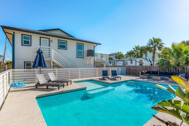 Dream Weaver Pool Sleeps 10 Near Beach — Port Aransas, TX