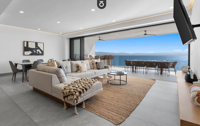 Luxury Beachfront PH + Outdoor Kitchen | Bantay 8I