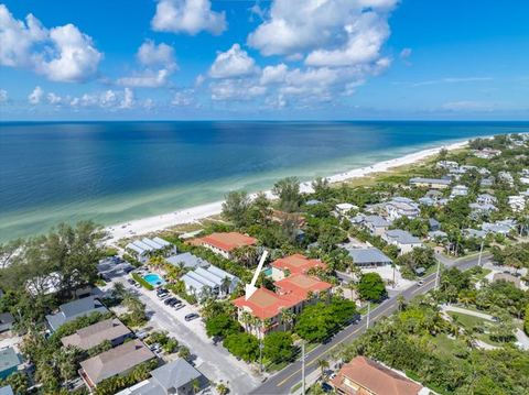 Large Beachfront 3B Condo | Heated Pool & Hot Tub — Holmes Beach, FL