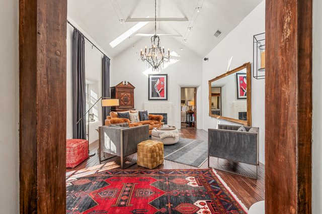 Adobe Elegance and Luxury, Walk to Canyon Road
