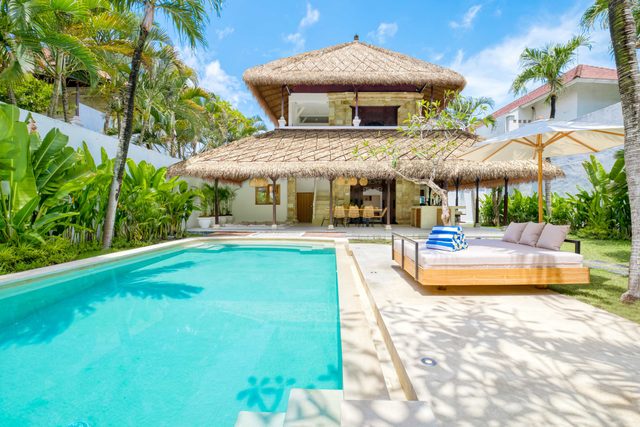 Villa Chandika - 4BDR, private pool, near beach — Kuta, Bali