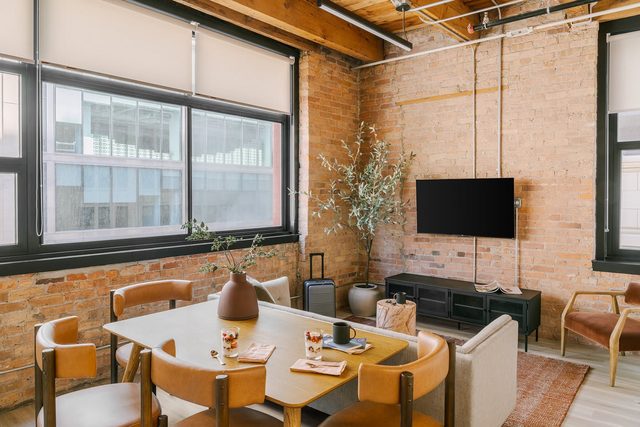 LIVN West Loop Chicago 2 BR City View — Chicago, IL