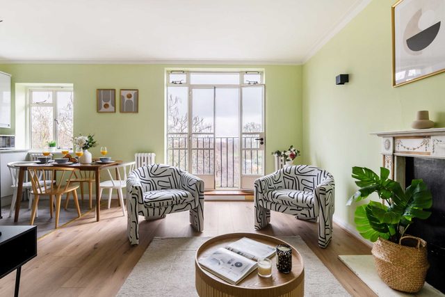 Bright and Spacious 1BR Overlooking Hyde Park