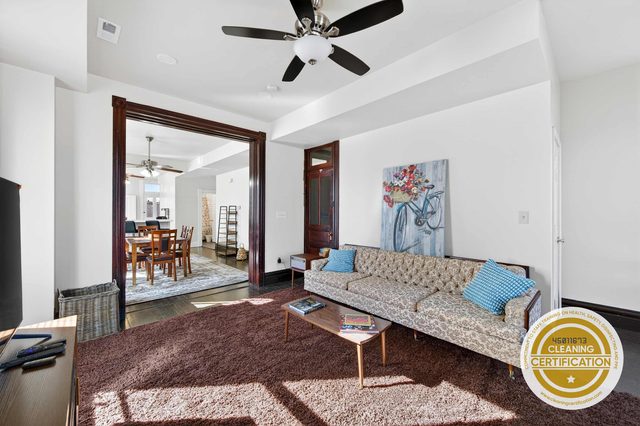 Trendy City Escape Perfect St Louis Location / ABODEbucks — St. Louis, MO