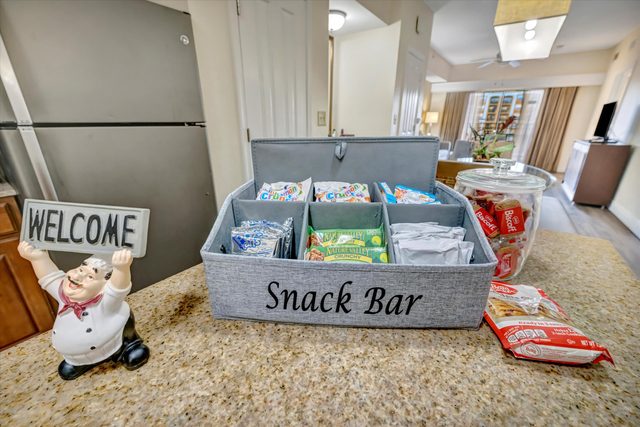 Spacious 2B Resort Condo only 8 minutes to Disney!